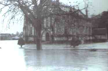 The flooded grounds of the Auld Parish Kirk 1977