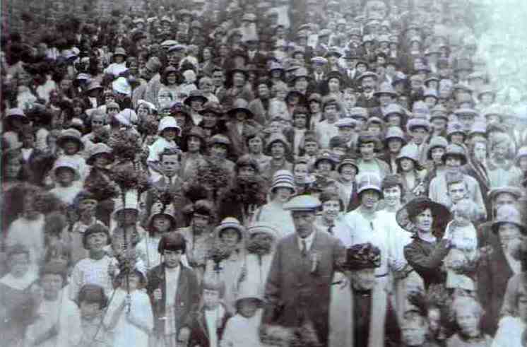 Children's Heather Besom procession at the 1924 Common Riding