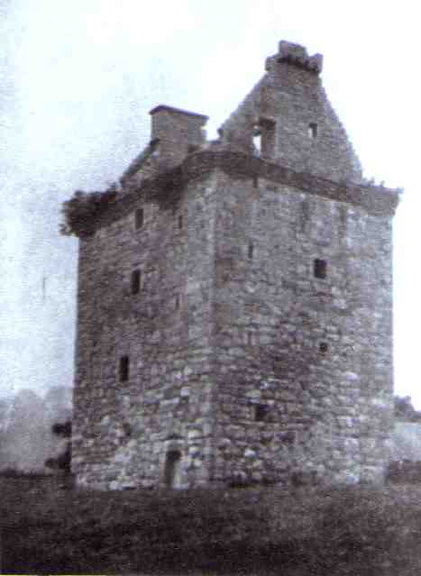 A delapidated Gilnockie Tower in 1955