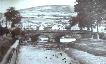 Auld Parish Church bridge in 1910