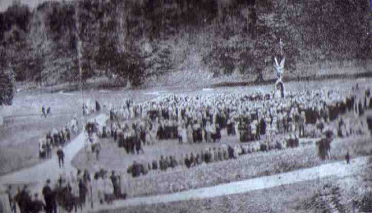 The Buccleuch Park War Memorial being unveiled on 27th July 1921